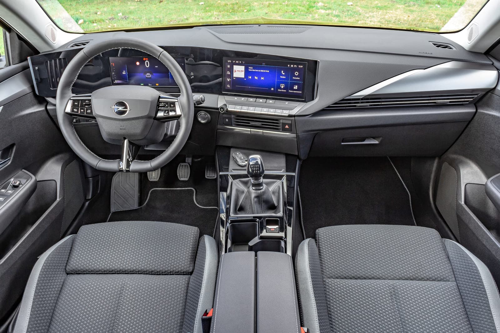 https://topmobility-prod-cms.s3.eu-central-1.amazonaws.com/opel_astra_interior_4433595083.jpg