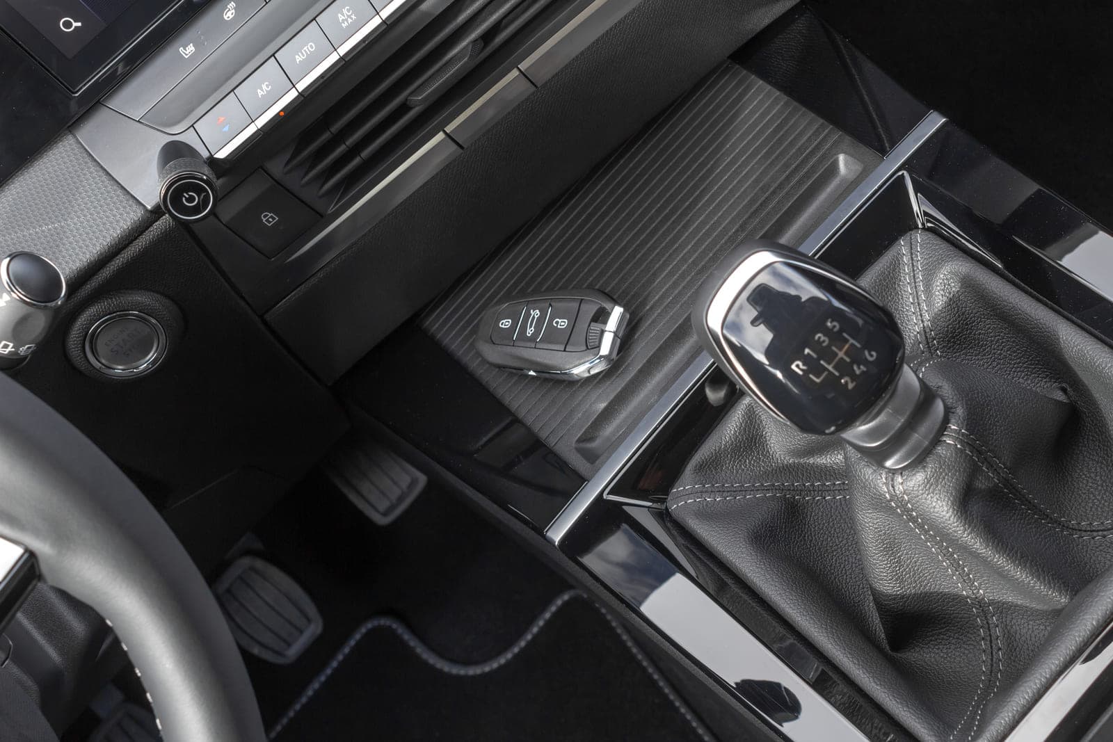 https://topmobility-prod-cms.s3.eu-central-1.amazonaws.com/opel_astra_manual_gearbox_7244b06f67.jpg