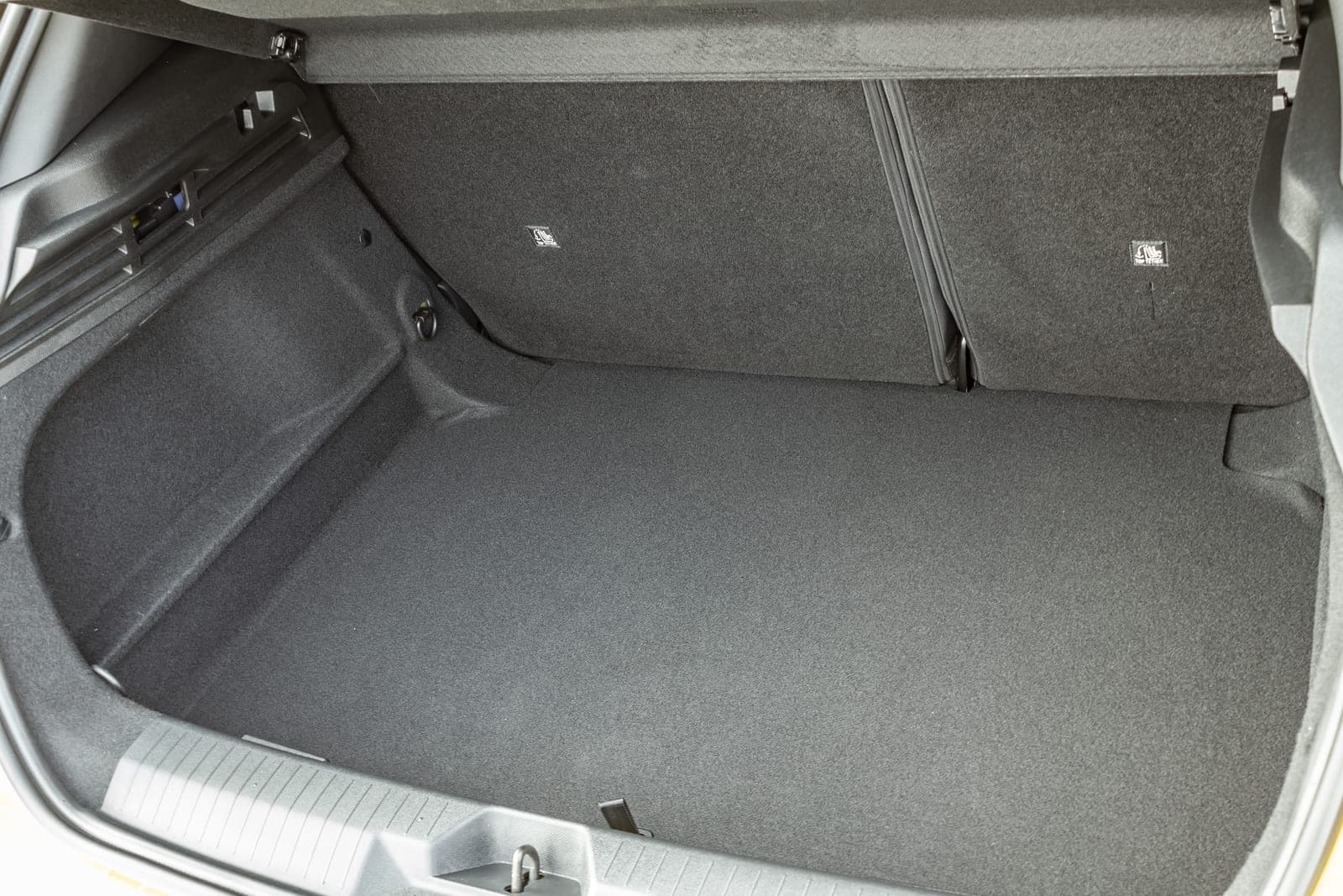 https://topmobility-prod-cms.s3.eu-central-1.amazonaws.com/opel_astra_trunk_fd86744773.jpg