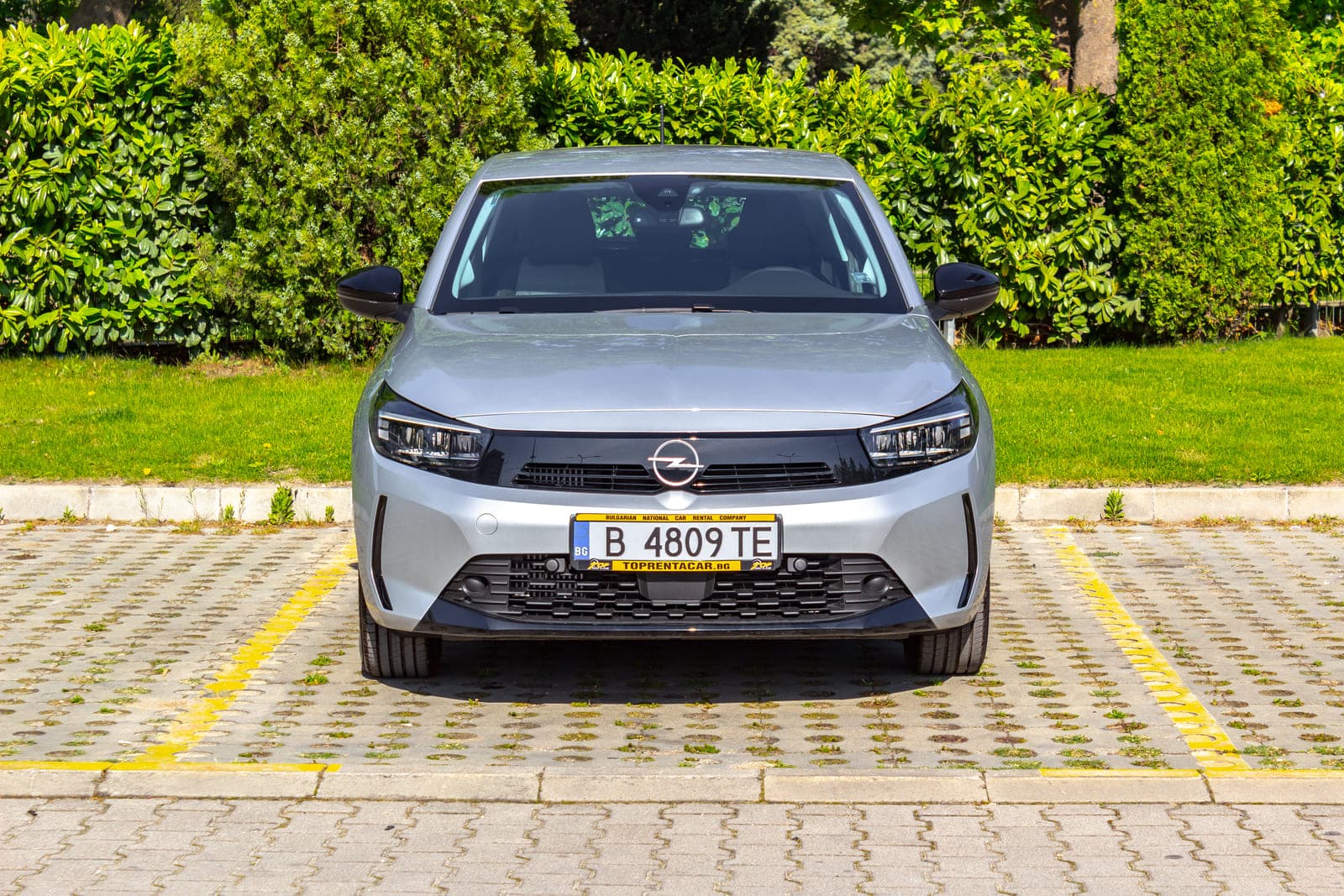 https://topmobility-prod-cms.s3.eu-central-1.amazonaws.com/opel_corsa_automatic_front_view_40a892f699.jpg