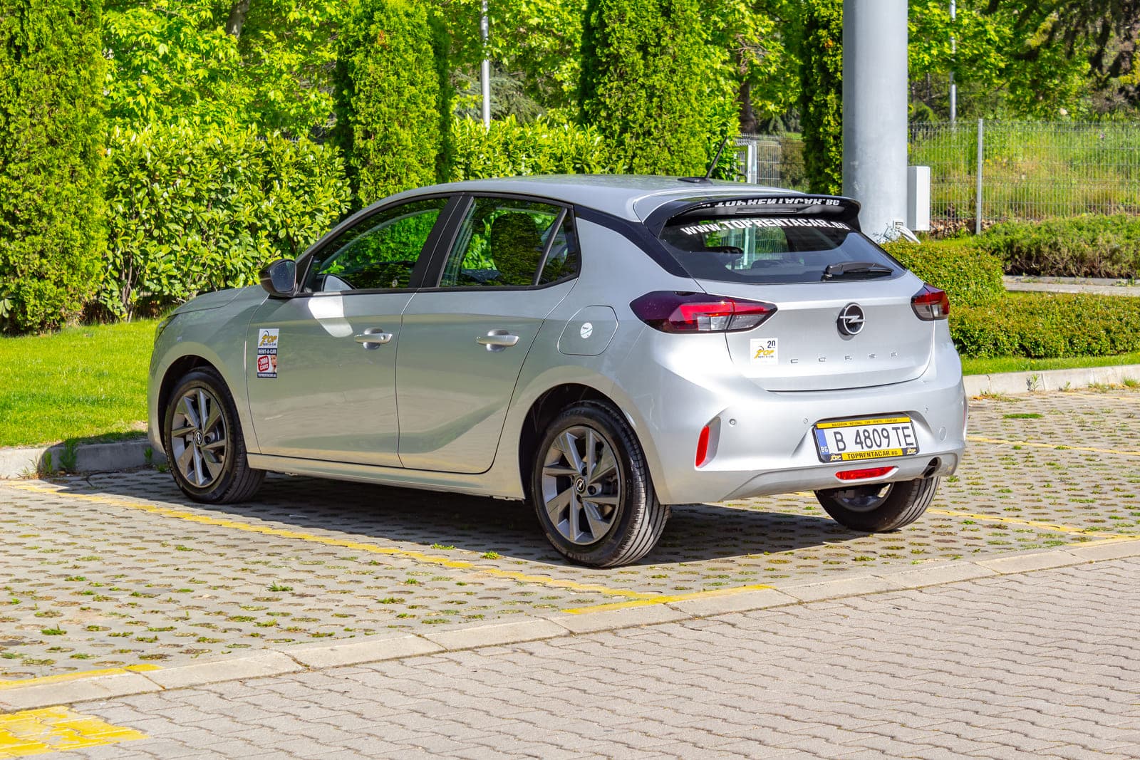 https://topmobility-prod-cms.s3.eu-central-1.amazonaws.com/opel_corsa_automatic_side_back_view_dd714fa3d1.jpg