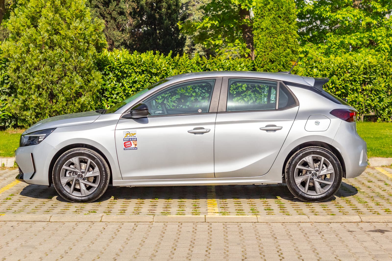 https://topmobility-prod-cms.s3.eu-central-1.amazonaws.com/opel_corsa_automatic_side_view_77eef99b4a.jpg