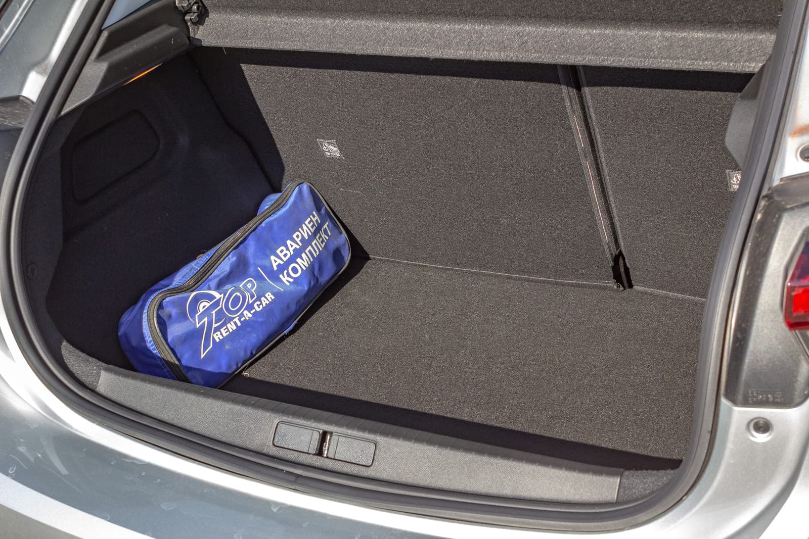 https://topmobility-prod-cms.s3.eu-central-1.amazonaws.com/opel_corsa_automatic_trunk_28d178e158.jpg