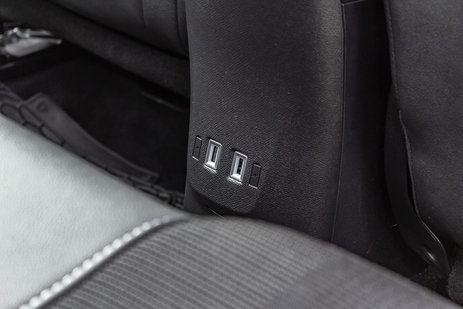 https://topmobility-prod-cms.s3.eu-central-1.amazonaws.com/opel_mokka_automatic_charging_slots_a4089f1f37.jpg