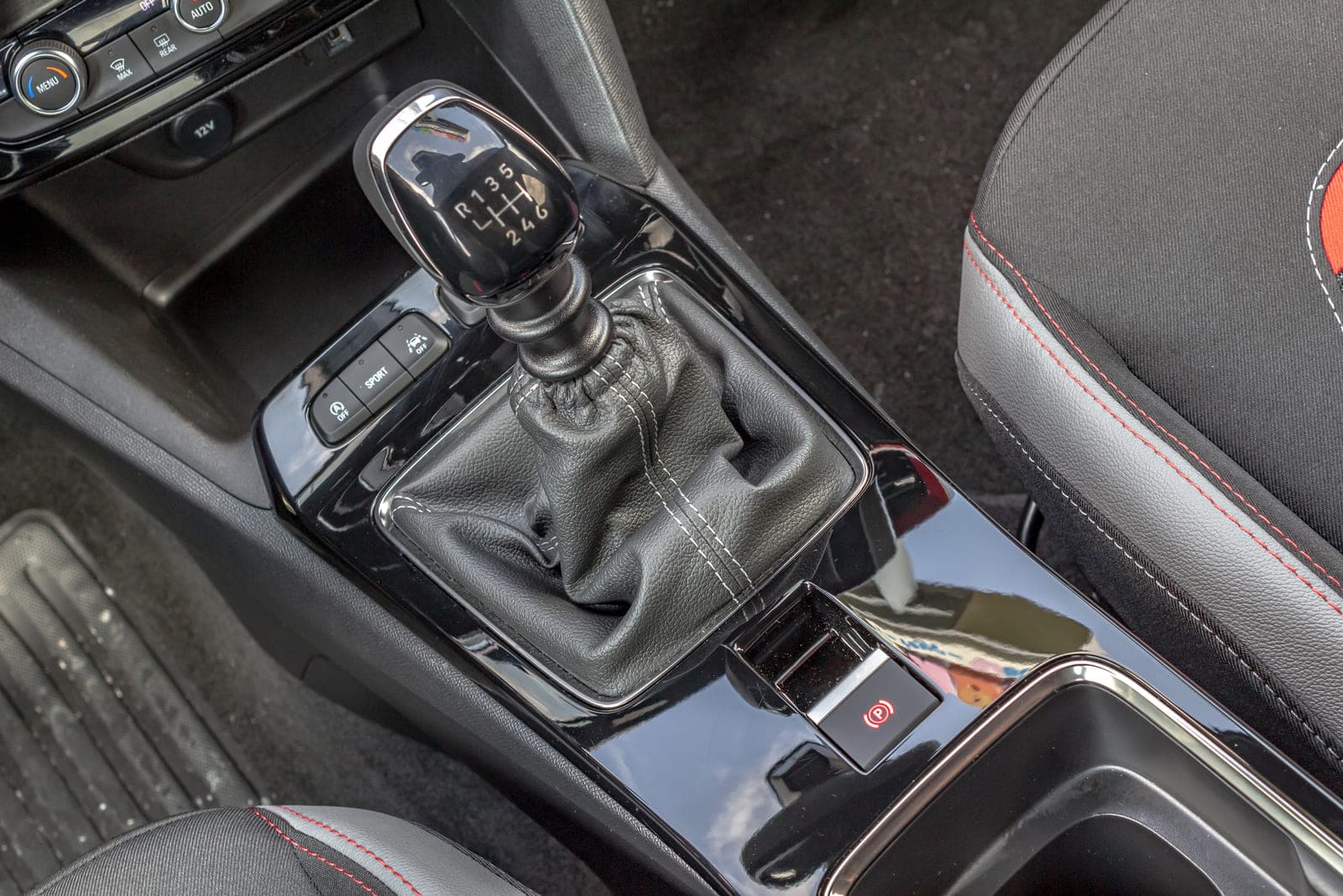 https://topmobility-prod-cms.s3.eu-central-1.amazonaws.com/opel_mokka_manual_gearbox_65fd487db1.jpg