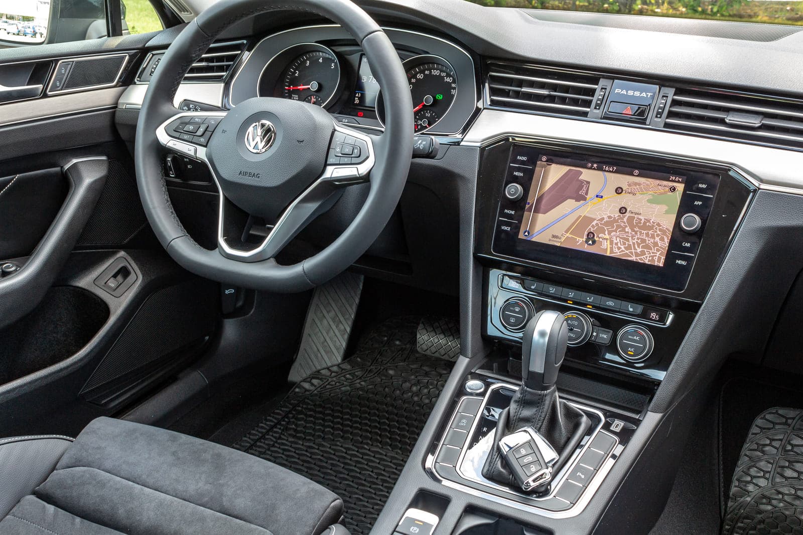 https://topmobility-prod-cms.s3.eu-central-1.amazonaws.com/passat_sedan_aut_dashboard_d92c7fb747.jpg