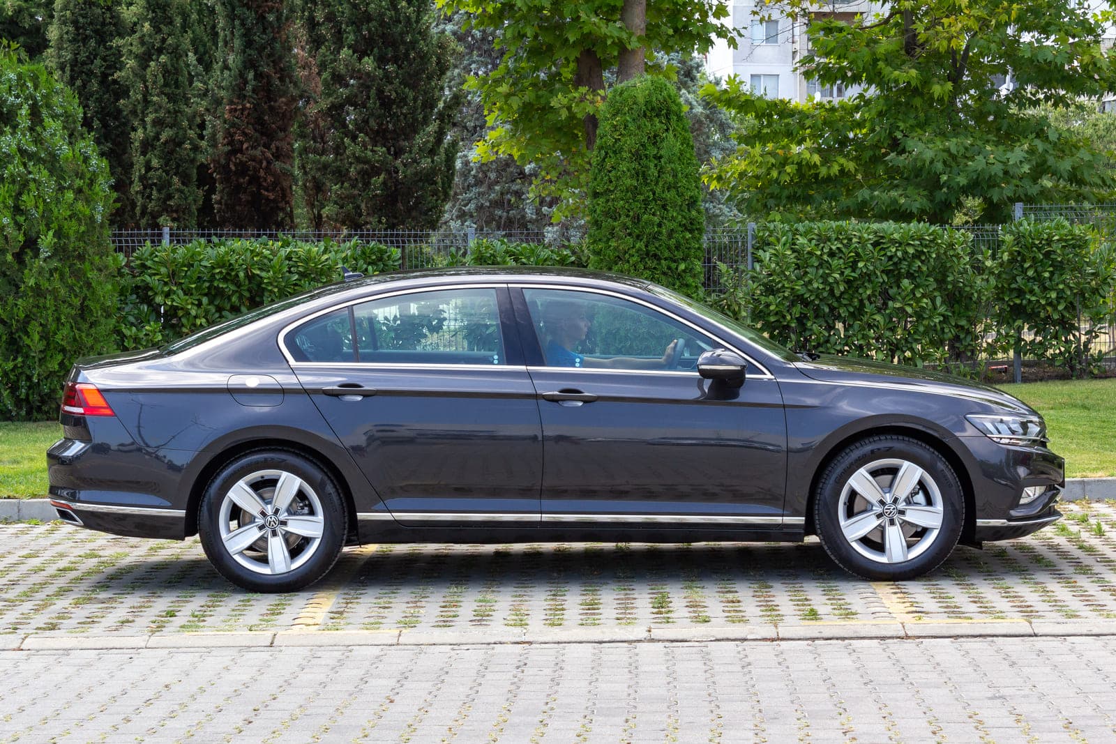 https://topmobility-prod-cms.s3.eu-central-1.amazonaws.com/passat_sedan_aut_side_view_4c4a557181.jpg