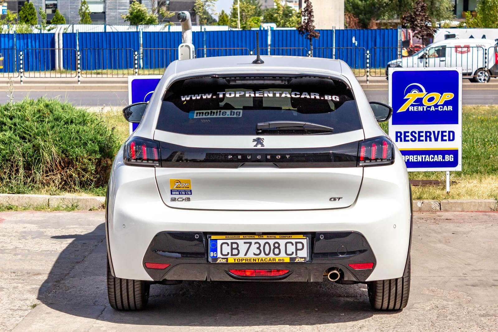 https://topmobility-prod-cms.s3.eu-central-1.amazonaws.com/peugeot_208_gt_aut_back_view_6a6050220f.jpg