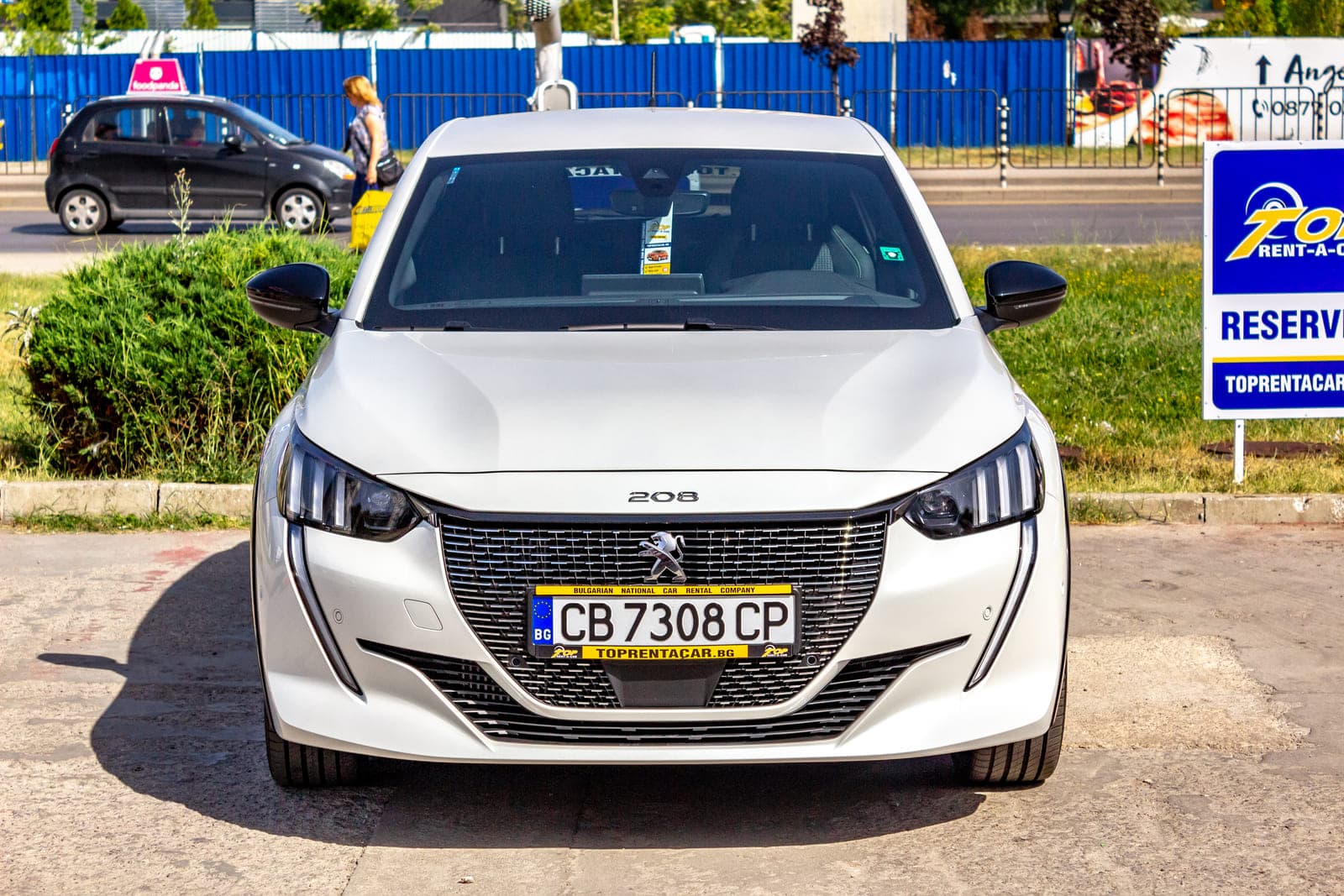 https://topmobility-prod-cms.s3.eu-central-1.amazonaws.com/peugeot_208_gt_aut_front_view_392762039e.jpg