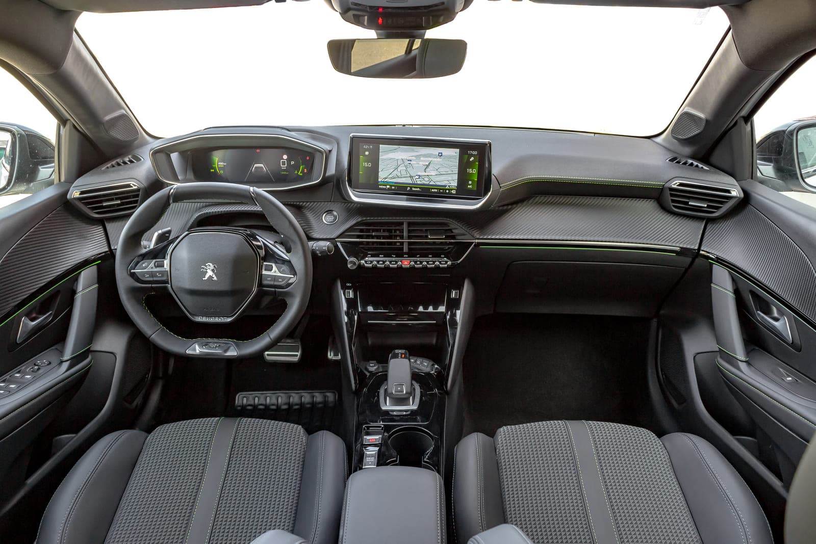 https://topmobility-prod-cms.s3.eu-central-1.amazonaws.com/peugeot_208_gt_aut_interior_c757f4517e.jpg