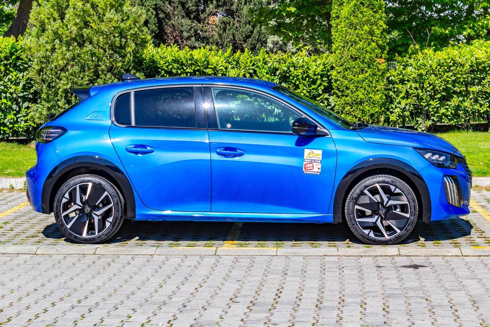 Peugeot 208 GT Hybrid — 3
