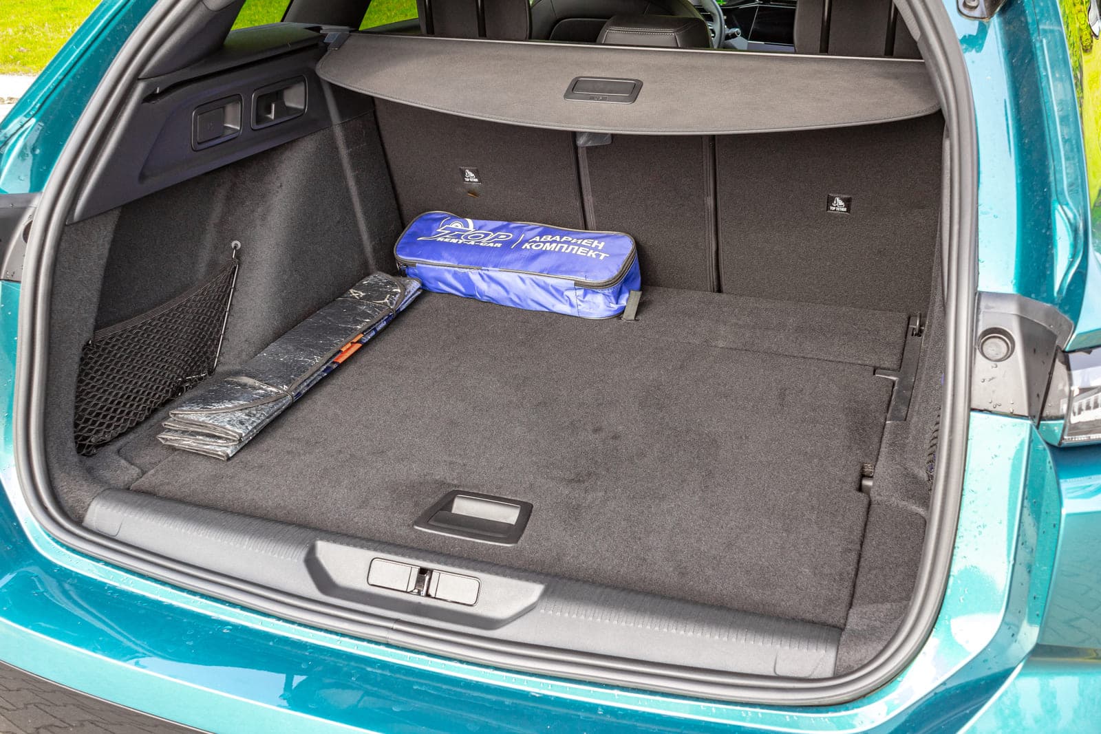 https://topmobility-prod-cms.s3.eu-central-1.amazonaws.com/peugeot_308_sw_trunk_435b60a4d2.jpg