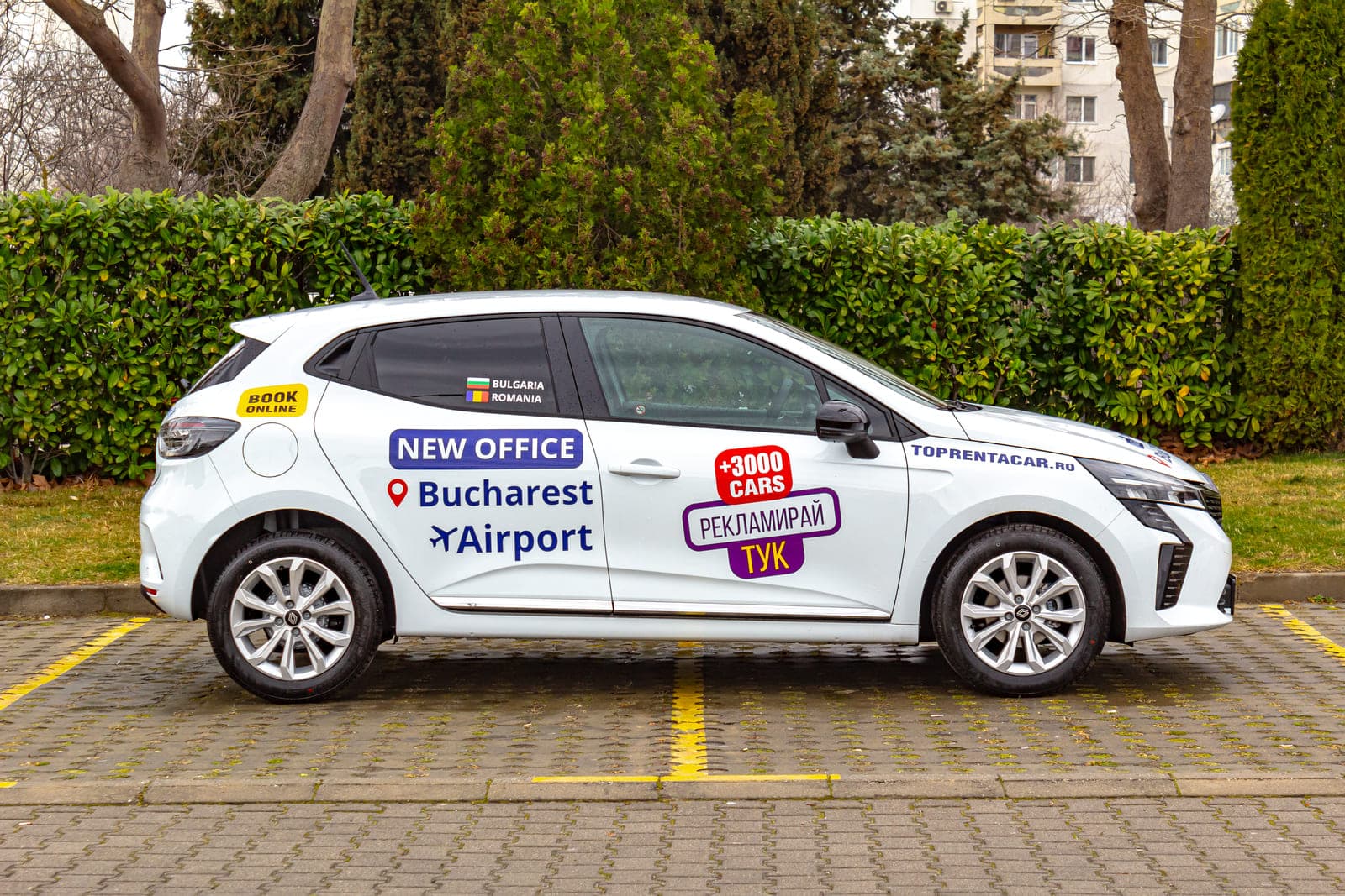 https://topmobility-prod-cms.s3.eu-central-1.amazonaws.com/renault_clio_v_aut_branded_side_view_91e668c683.jpg