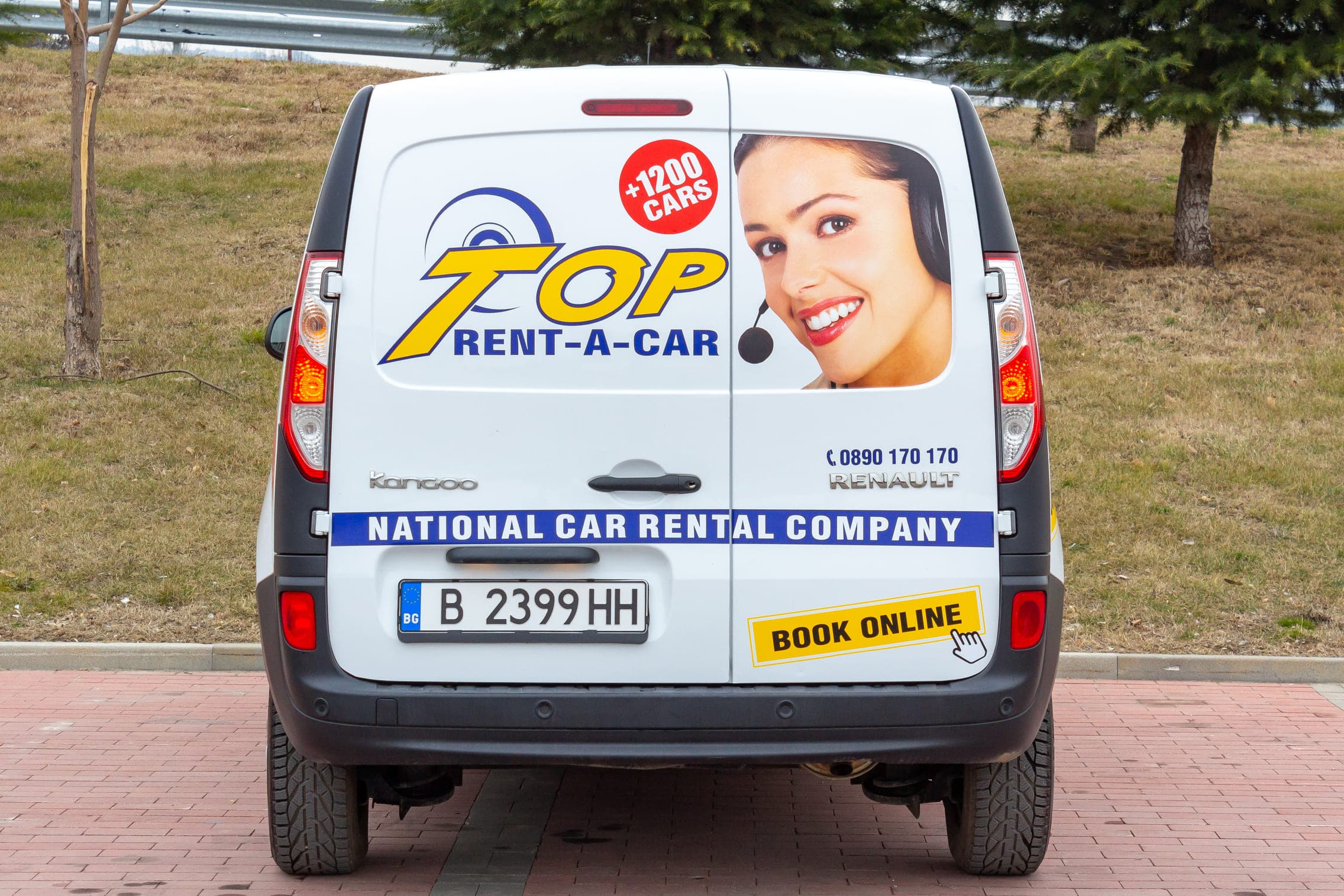 https://topmobility-prod-cms.s3.eu-central-1.amazonaws.com/renault_kangoo_back_view_9c489094f3.jpg