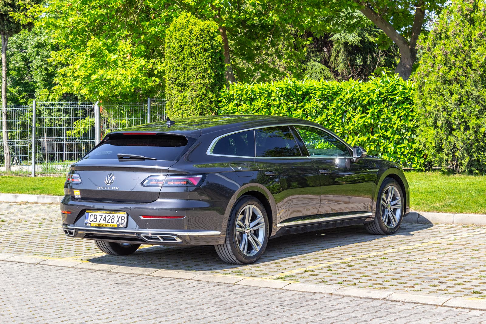 https://topmobility-prod-cms.s3.eu-central-1.amazonaws.com/vw_arteon_back_view_2ed089f81b.jpg
