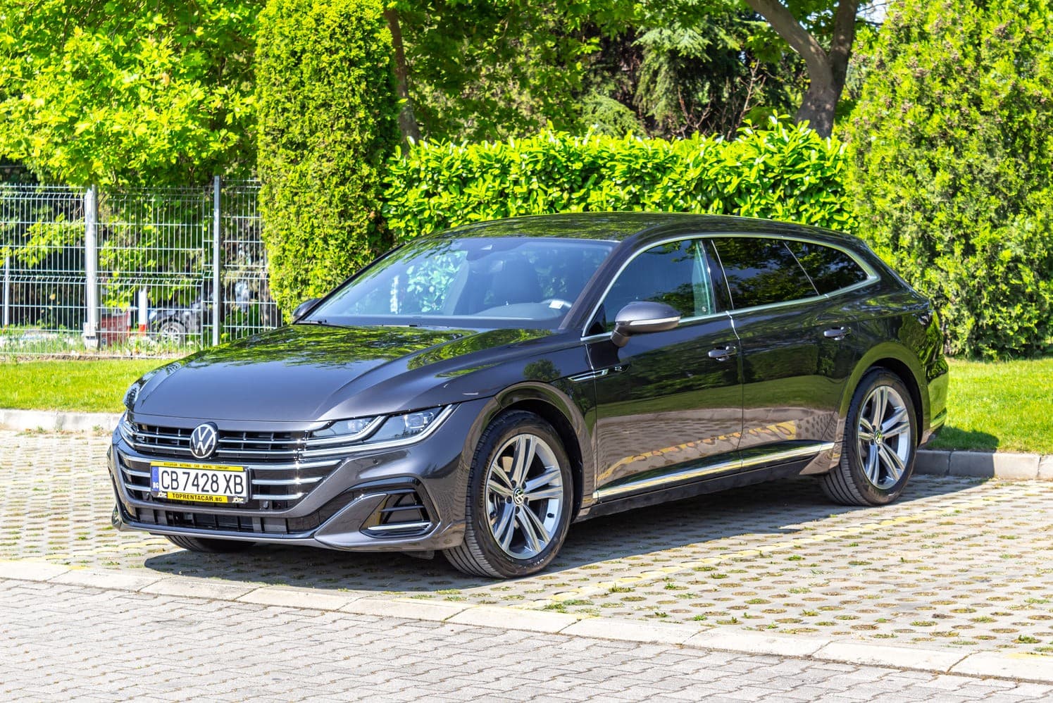 https://topmobility-prod-cms.s3.eu-central-1.amazonaws.com/vw_arteon_for_rent_8ba3a91da2.jpg