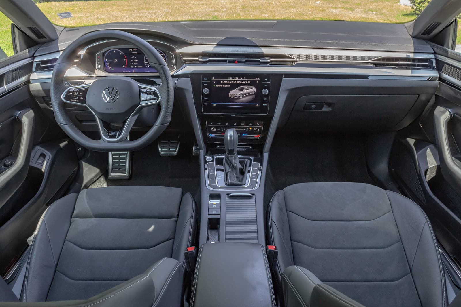 https://topmobility-prod-cms.s3.eu-central-1.amazonaws.com/vw_arteon_front_seats_interior_f524a5ac5f.jpg