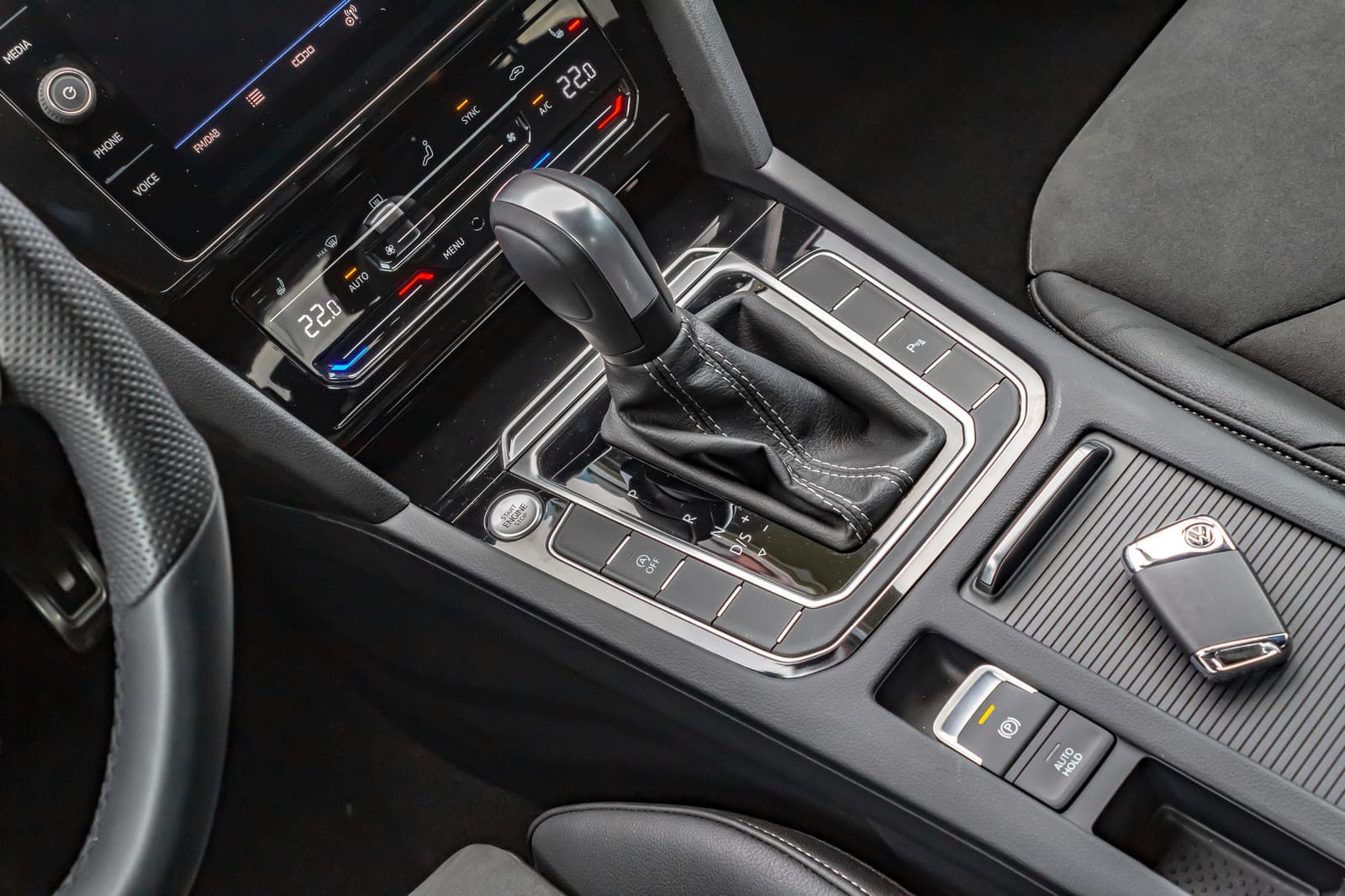 https://topmobility-prod-cms.s3.eu-central-1.amazonaws.com/vw_arteon_sedan_automatic_gearbox_35ff8e9ac3.jpg