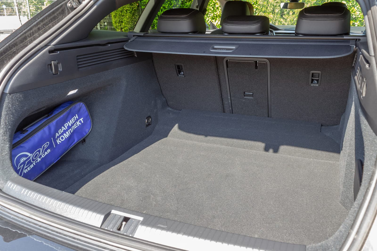 https://topmobility-prod-cms.s3.eu-central-1.amazonaws.com/vw_arteon_trunk_1a0797d5de.jpg