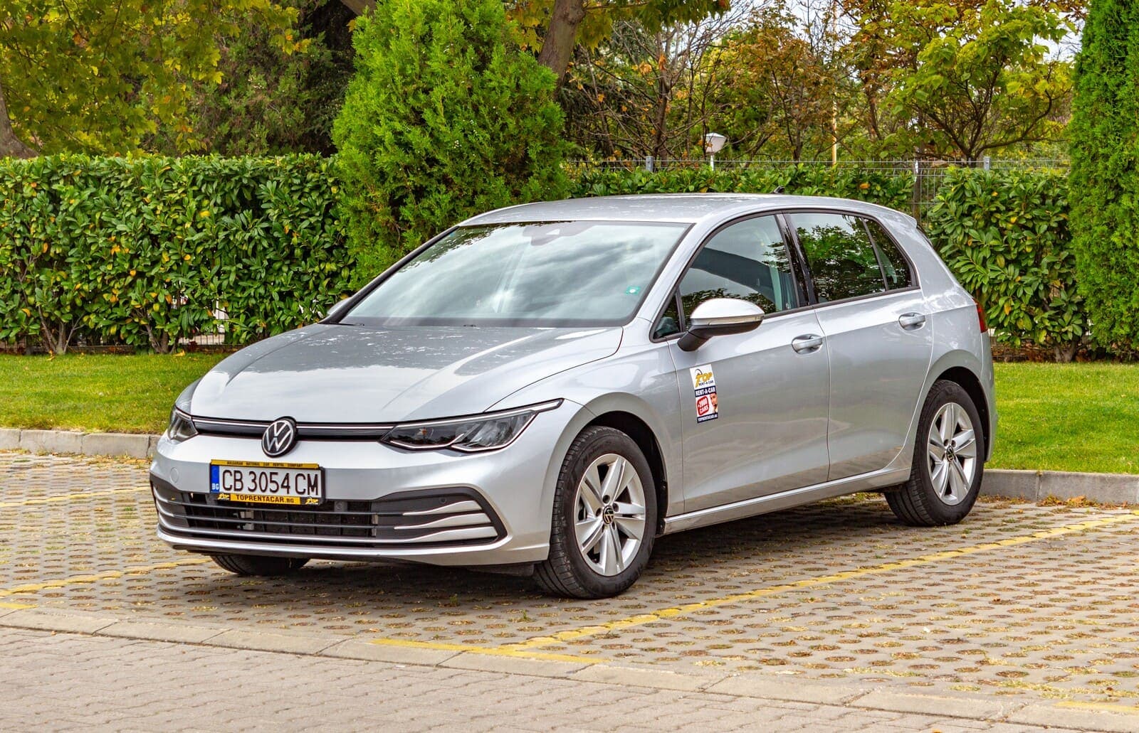 https://topmobility-prod-cms.s3.eu-central-1.amazonaws.com/vw_golf_aut_for_rent_5782ccc5fb.jpg