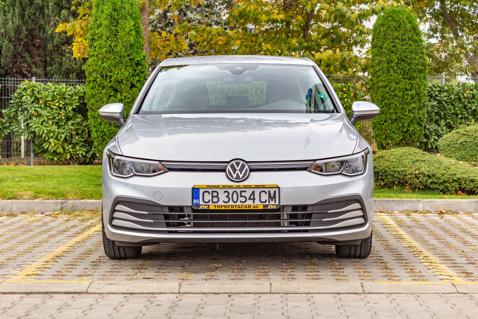 https://topmobility-prod-cms.s3.eu-central-1.amazonaws.com/vw_golf_aut_front_view_07437cfc43.jpg