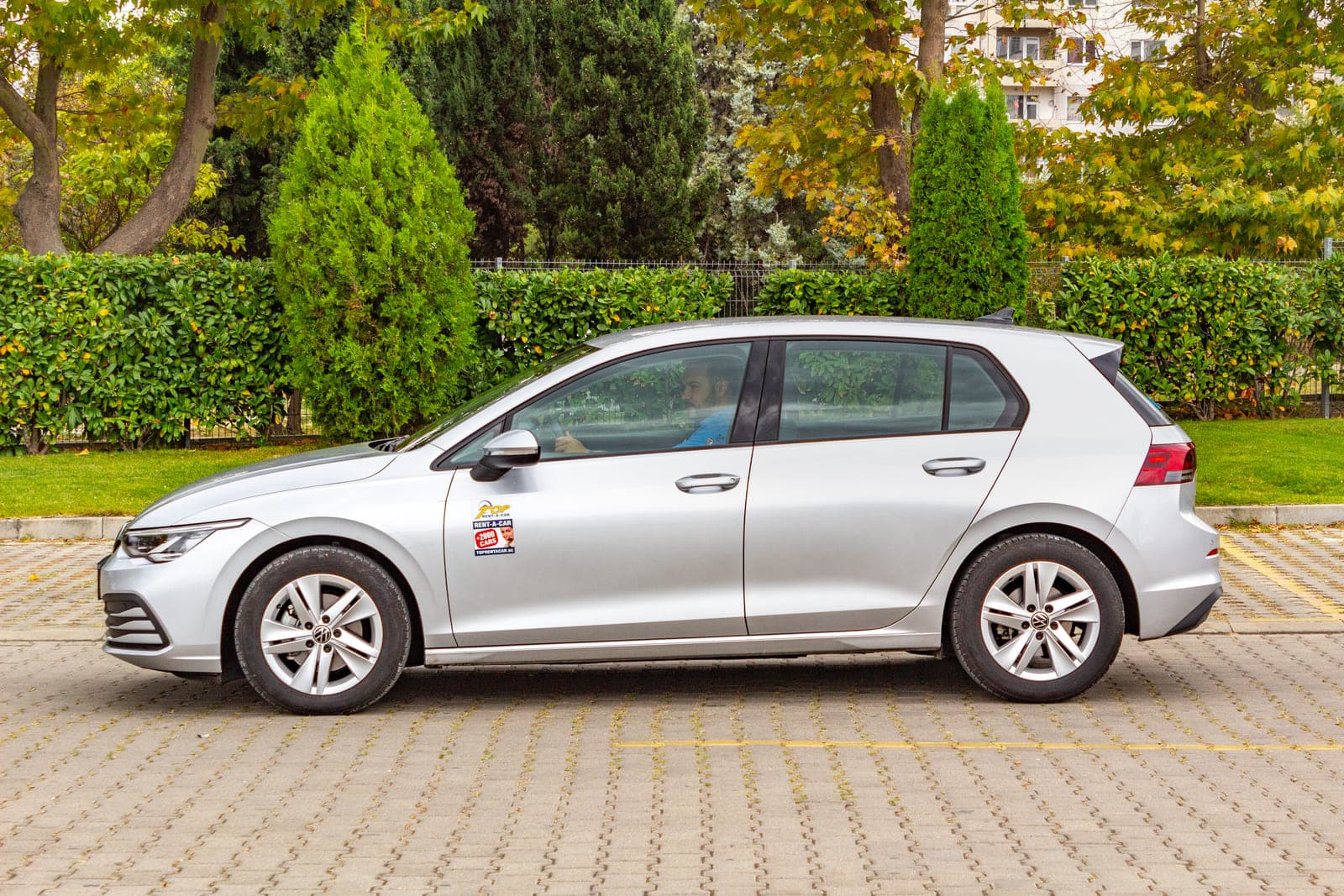 https://topmobility-prod-cms.s3.eu-central-1.amazonaws.com/vw_golf_aut_side_view_3e21d6ce06.jpg