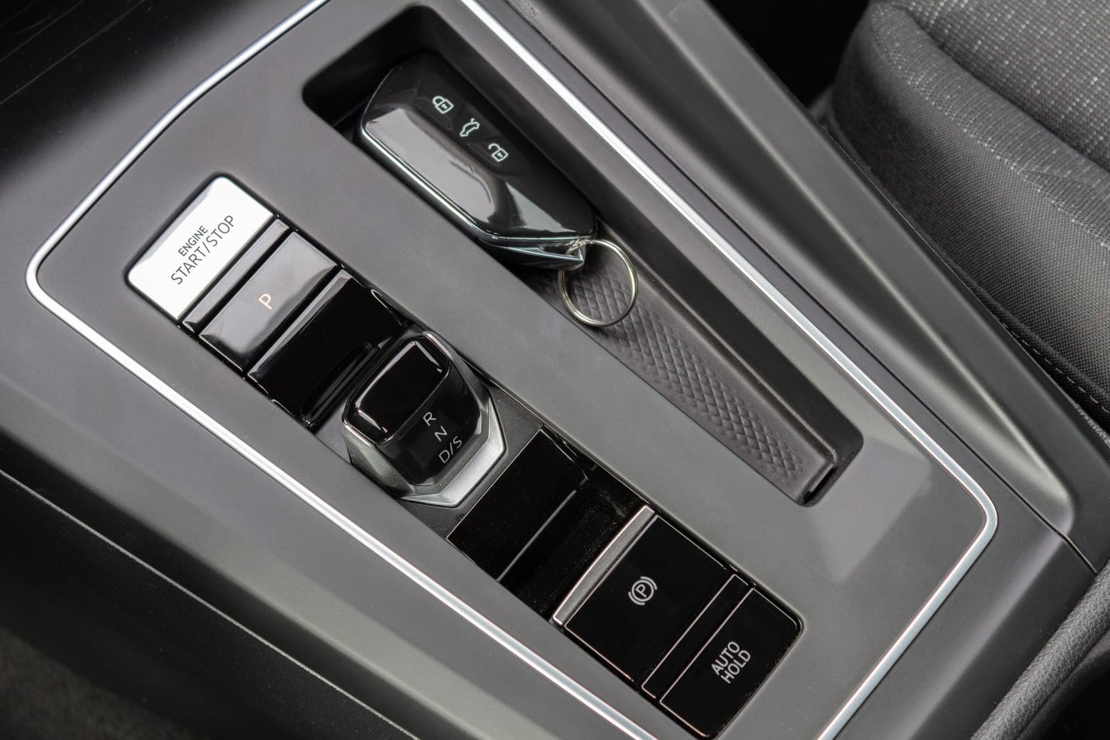 https://topmobility-prod-cms.s3.eu-central-1.amazonaws.com/vw_golf_automatic_gearbox_d81748c075.jpg