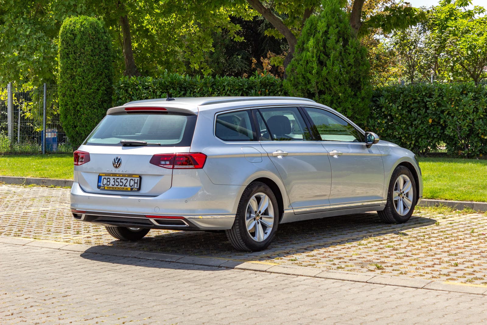 https://topmobility-prod-cms.s3.eu-central-1.amazonaws.com/vw_passat_estate_aut_car_rental_2e9888f0cc.jpg