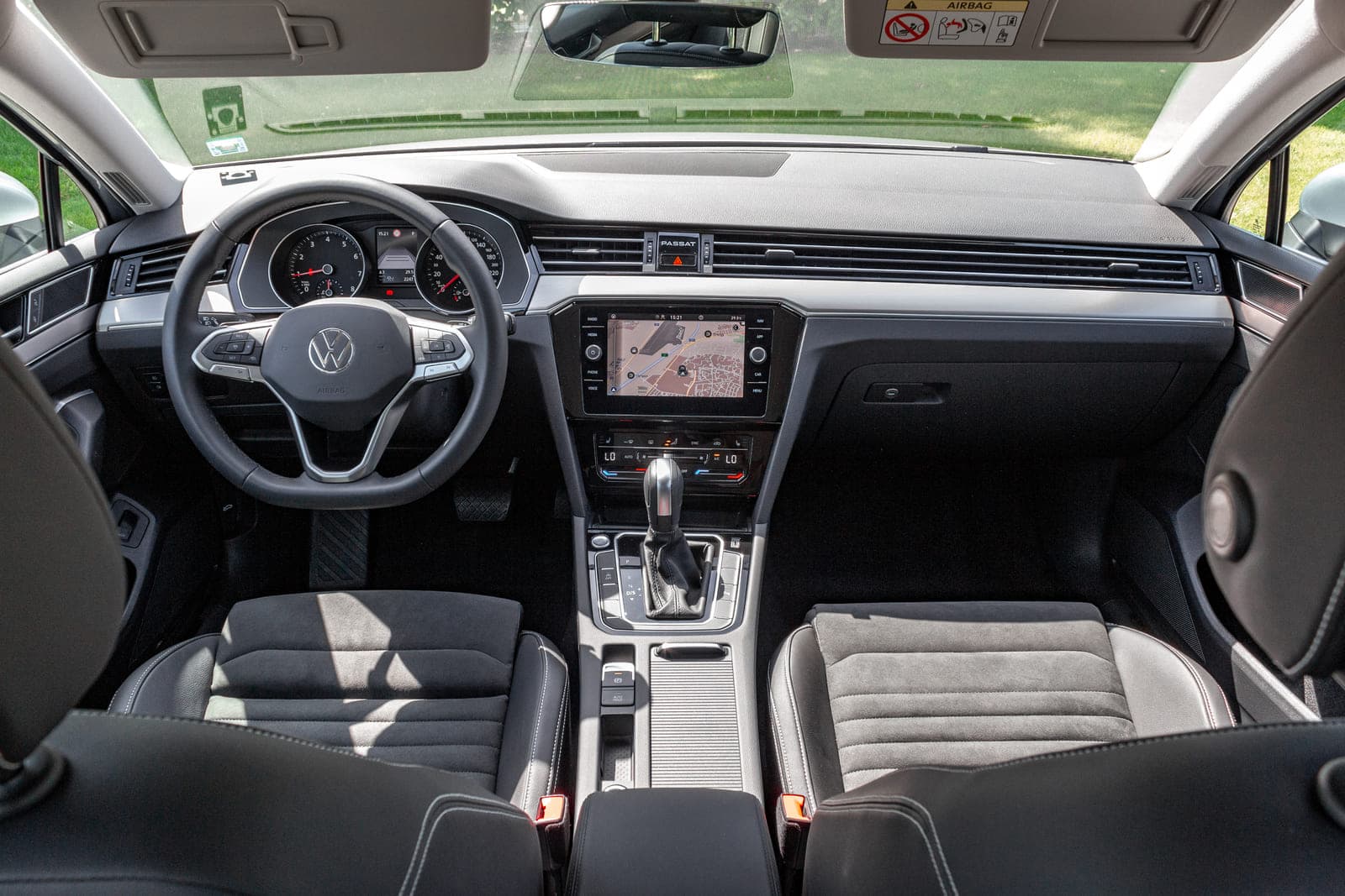 https://topmobility-prod-cms.s3.eu-central-1.amazonaws.com/vw_passat_estate_aut_front_seats_0ea7c43296.jpg