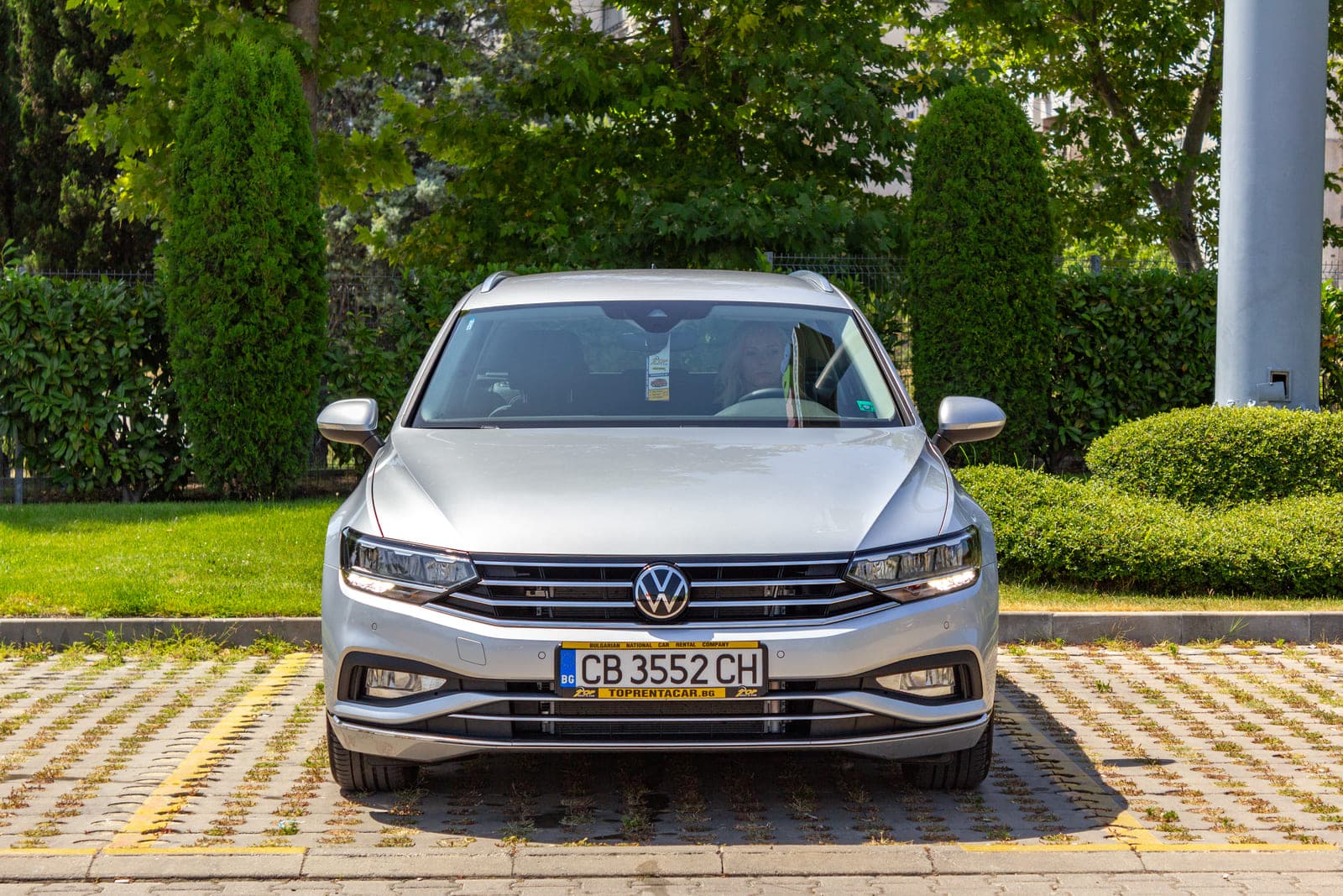 https://topmobility-prod-cms.s3.eu-central-1.amazonaws.com/vw_passat_estate_aut_front_view_3f34d22b34.jpg