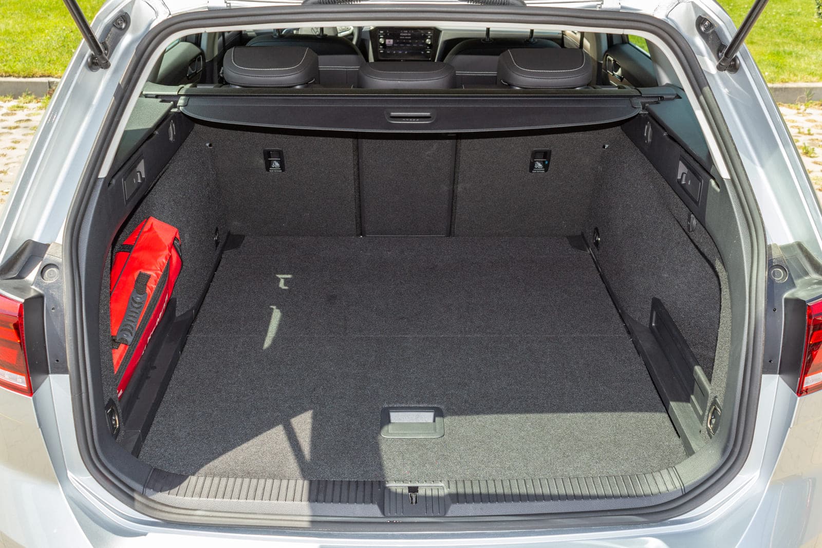 https://topmobility-prod-cms.s3.eu-central-1.amazonaws.com/vw_passat_estate_aut_trunk_72f7502bce.jpg