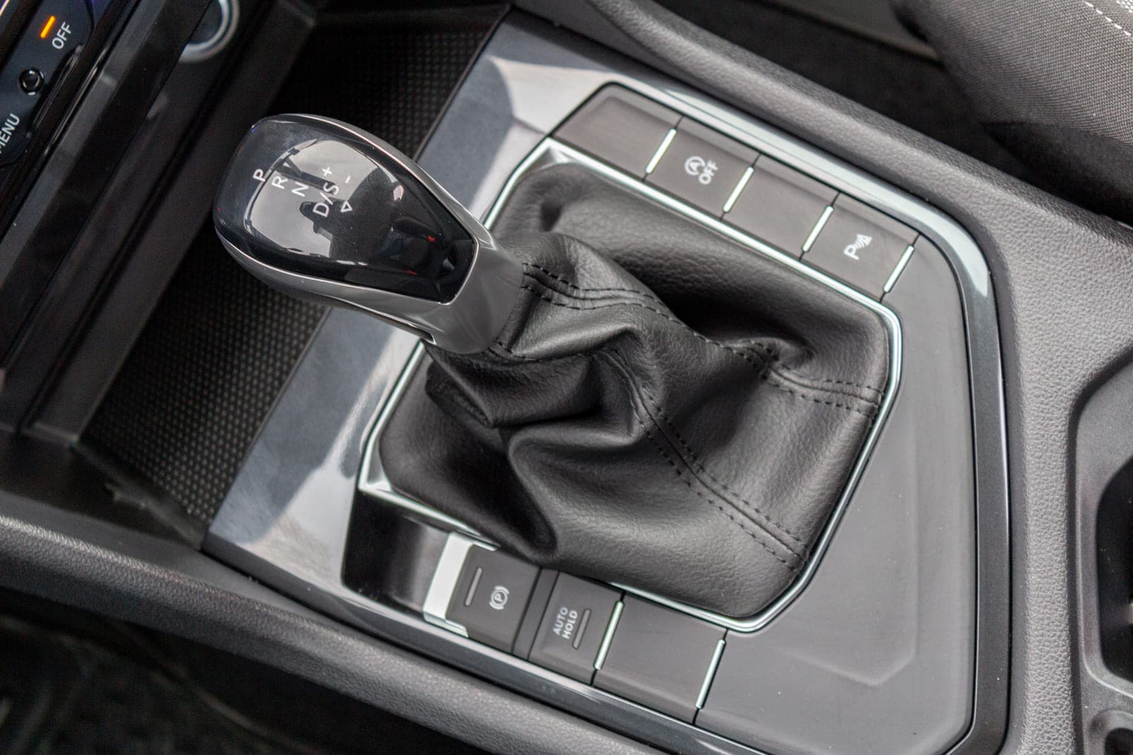 https://topmobility-prod-cms.s3.eu-central-1.amazonaws.com/vw_tiguan_automatic_gearbox_8a82ec9ca6.jpg