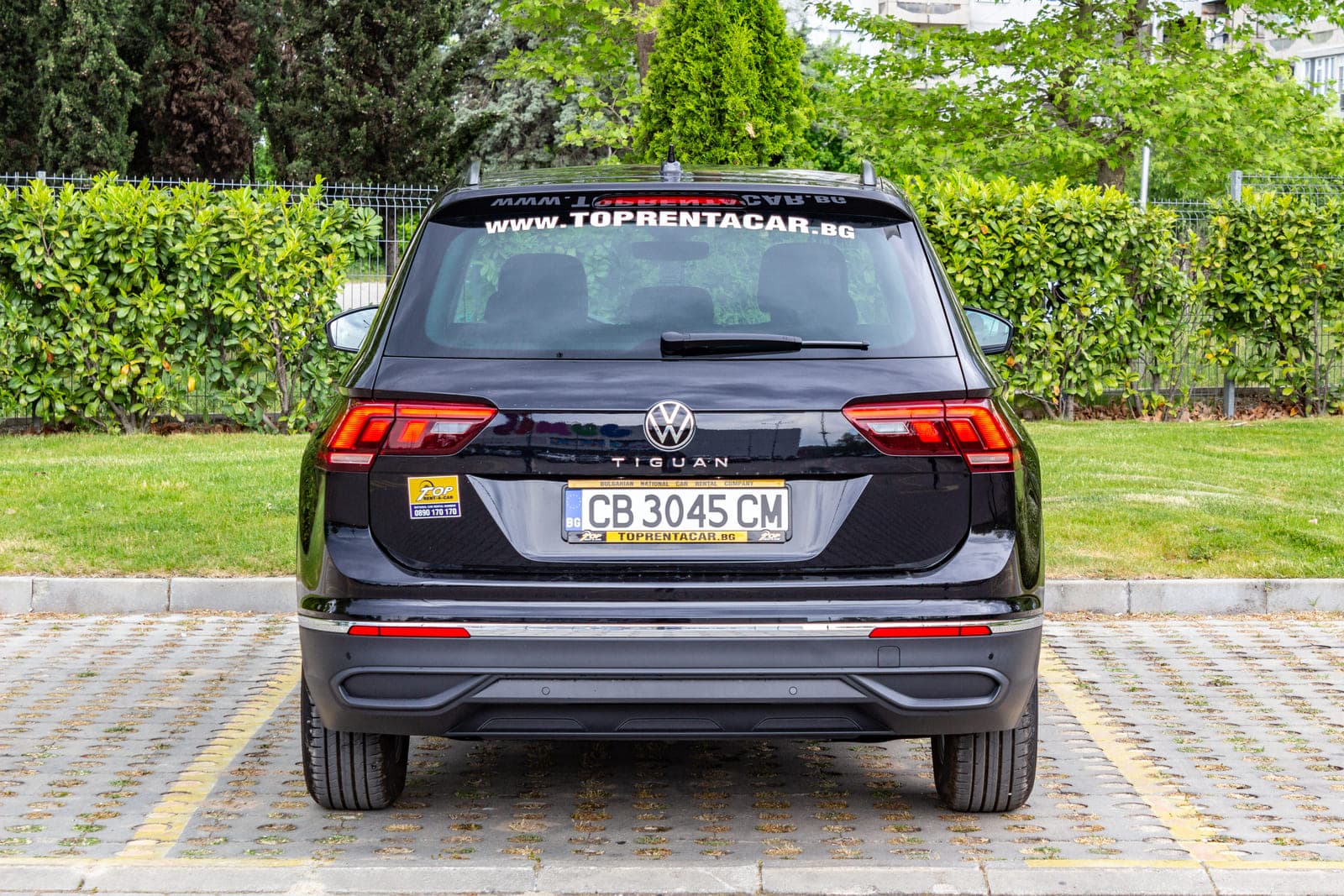 https://topmobility-prod-cms.s3.eu-central-1.amazonaws.com/vw_tiguan_back_view_6d2b5c65b0.jpg