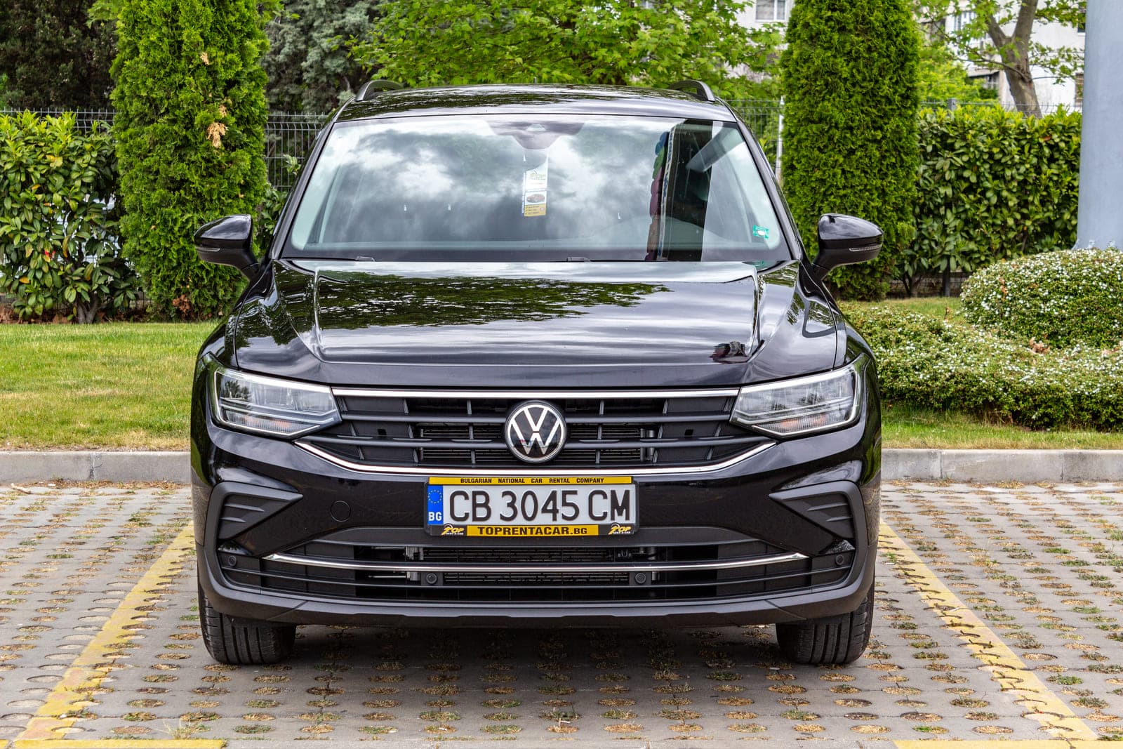 https://topmobility-prod-cms.s3.eu-central-1.amazonaws.com/vw_tiguan_front_view_a6410a1459.jpg