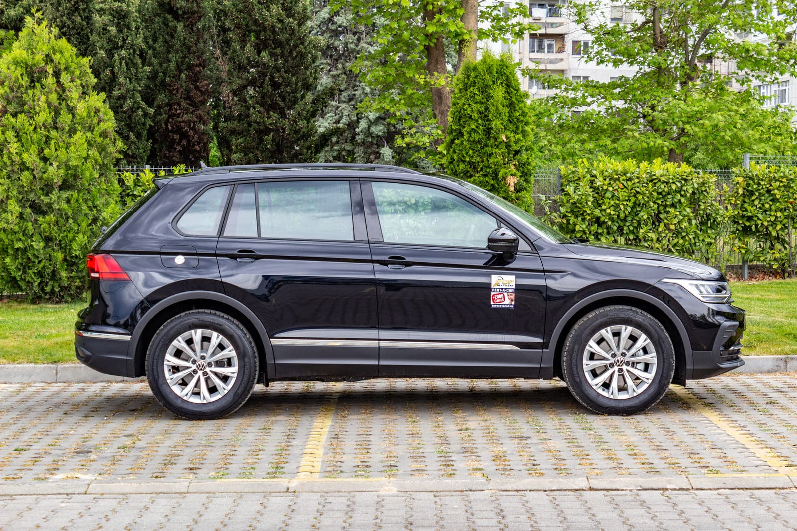 https://topmobility-prod-cms.s3.eu-central-1.amazonaws.com/vw_tiguan_side_view_acf1f95c74.jpg