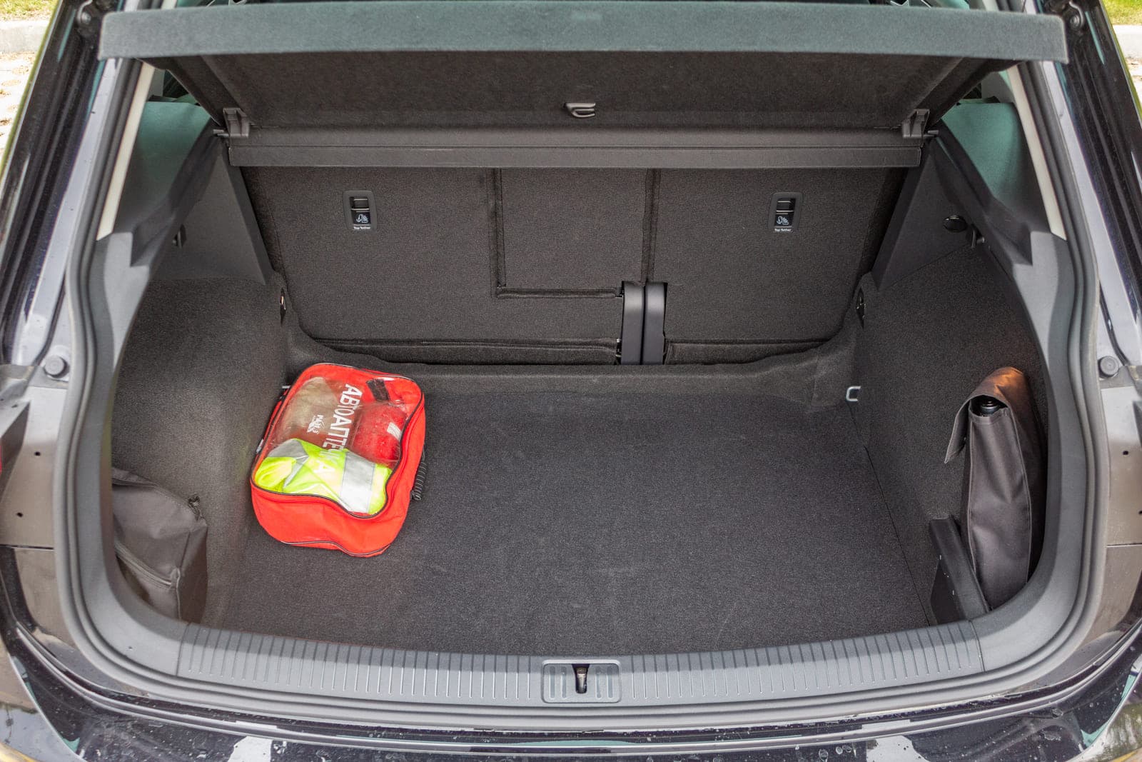 https://topmobility-prod-cms.s3.eu-central-1.amazonaws.com/vw_tiguan_trunk_e19e1bb4f7.jpg