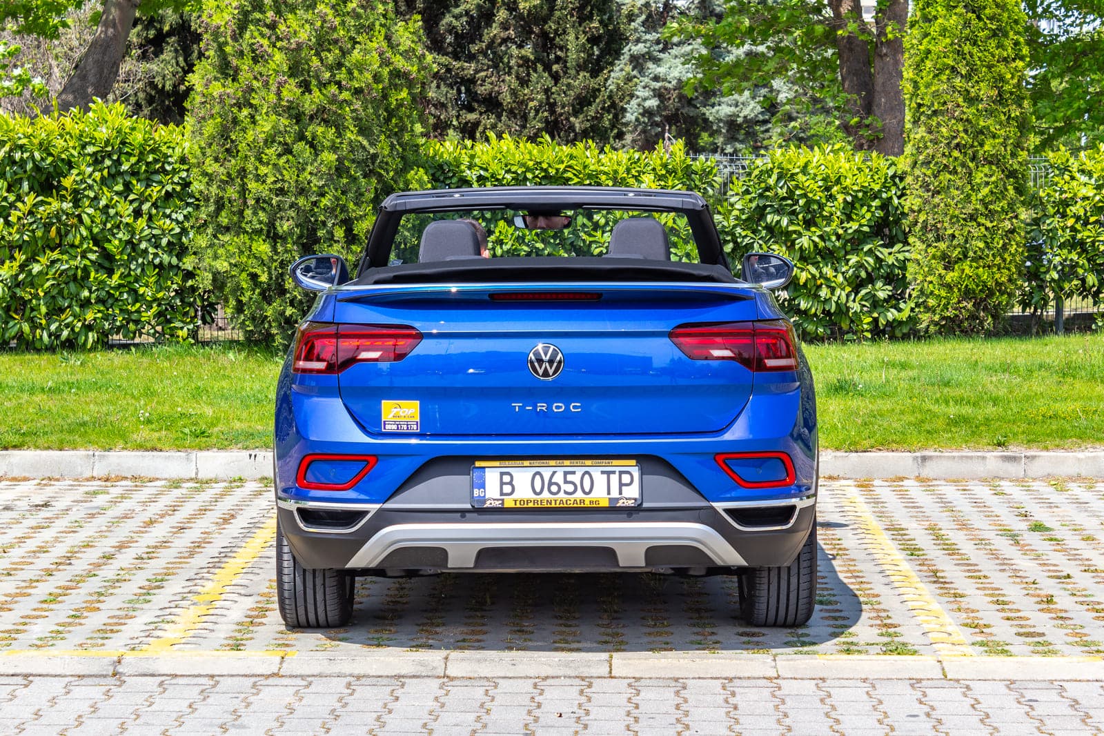 https://topmobility-prod-cms.s3.eu-central-1.amazonaws.com/vw_troc_cabrio_back_view_df4eaf3274.jpg