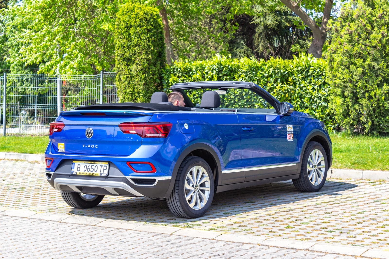 https://topmobility-prod-cms.s3.eu-central-1.amazonaws.com/vw_troc_cabrio_car_rental_5c2bef9e83.jpg