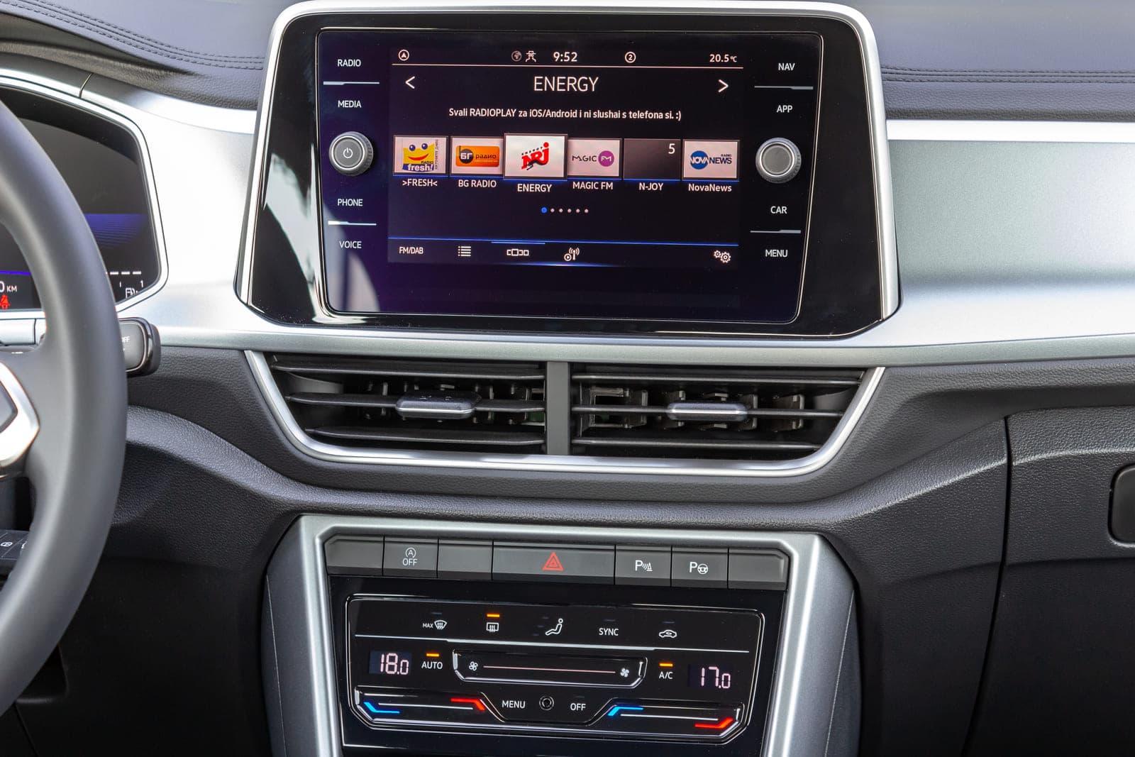 https://topmobility-prod-cms.s3.eu-central-1.amazonaws.com/vw_troc_cabrio_media_cb363935b4.jpg