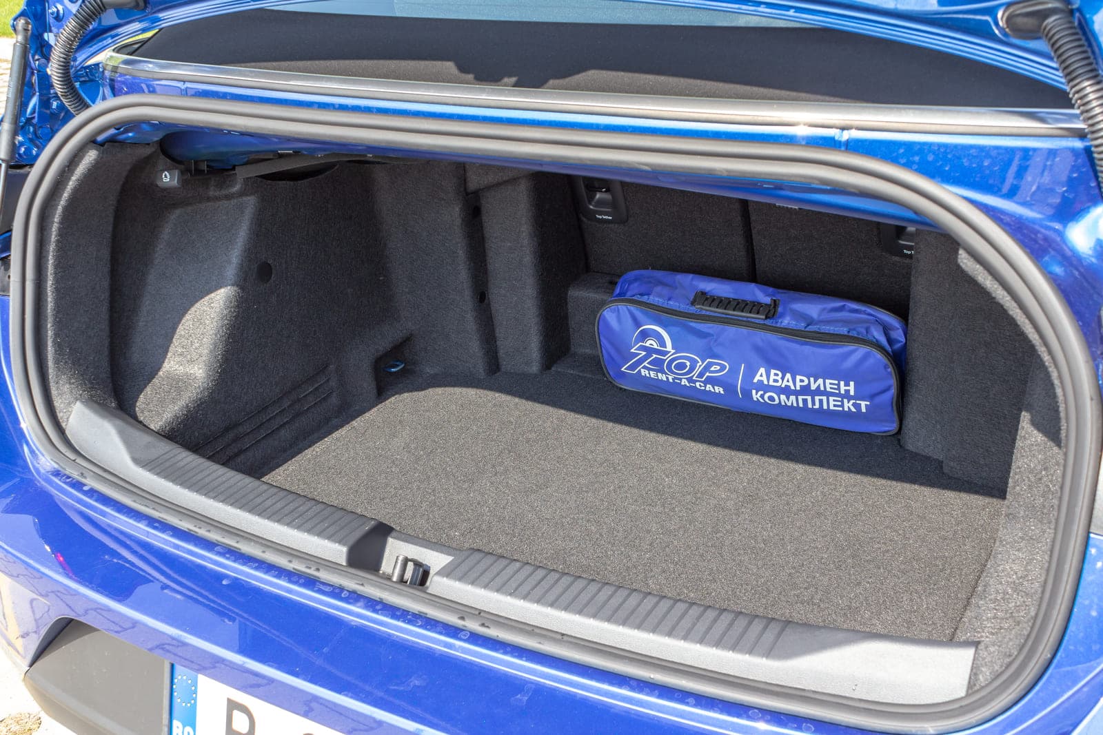 https://topmobility-prod-cms.s3.eu-central-1.amazonaws.com/vw_troc_cabrio_trunk_72a46874ca.jpg