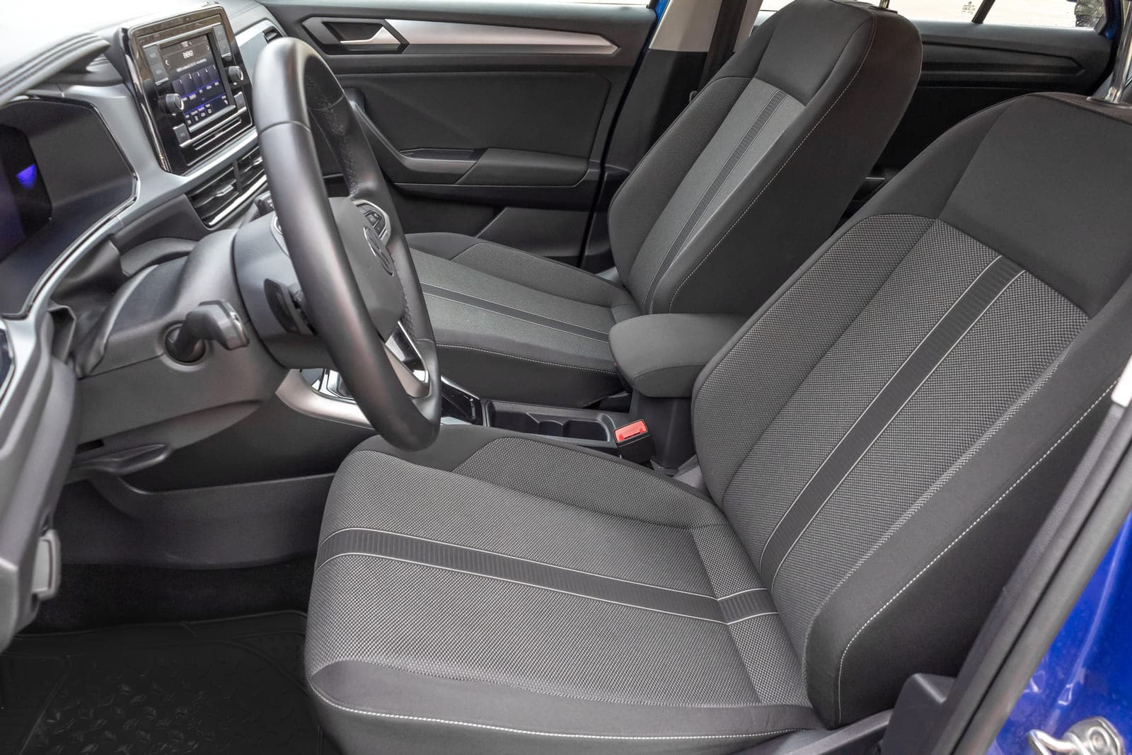 https://topmobility-prod-cms.s3.eu-central-1.amazonaws.com/vw_troc_front_seats_968f84450f.jpg