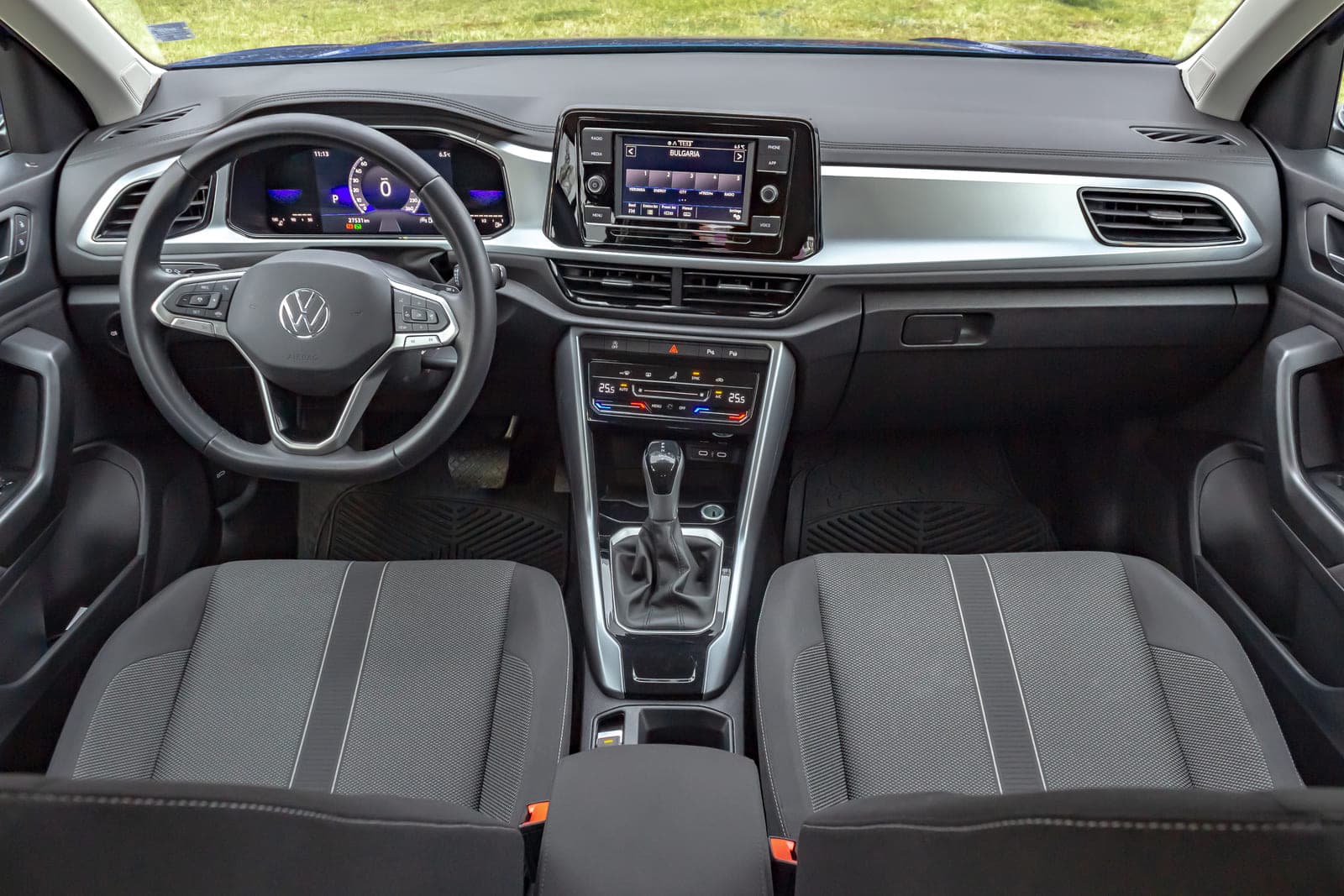 https://topmobility-prod-cms.s3.eu-central-1.amazonaws.com/vw_troc_interior_c1e4f49b36.jpg